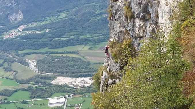 2015-10-11-11-08-13-2 Scalatore sul Monte Cengio (foto d'archivio)