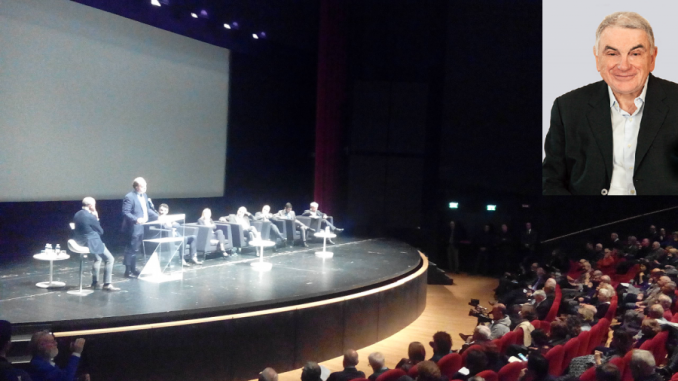 L'assemblea in teatro