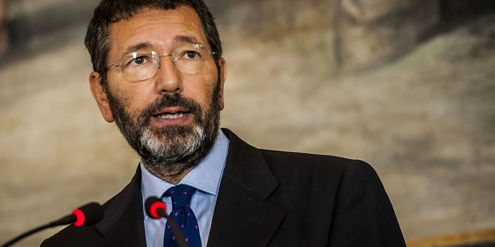 Roma, l'ex sindaco Marino condannato a 2 anni per peculato