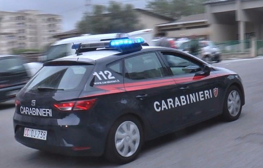Risultati immagini per carabinieri auto