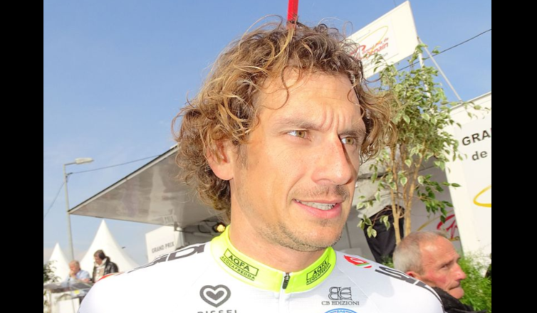 Giro d'Italia, Pozzato rinuncia: il padre è in fin di vita