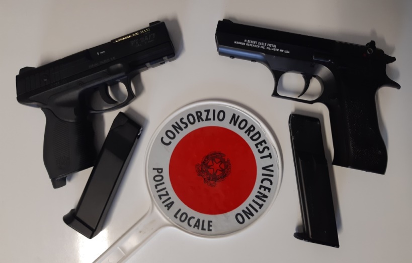 Minorenni sparano pallini ai passanti con la pistola da softair senza tappo denunciati L'Eco Minorenni sparano pallini ai passanti con la pistola da softair senza tappo denunciati L'Eco