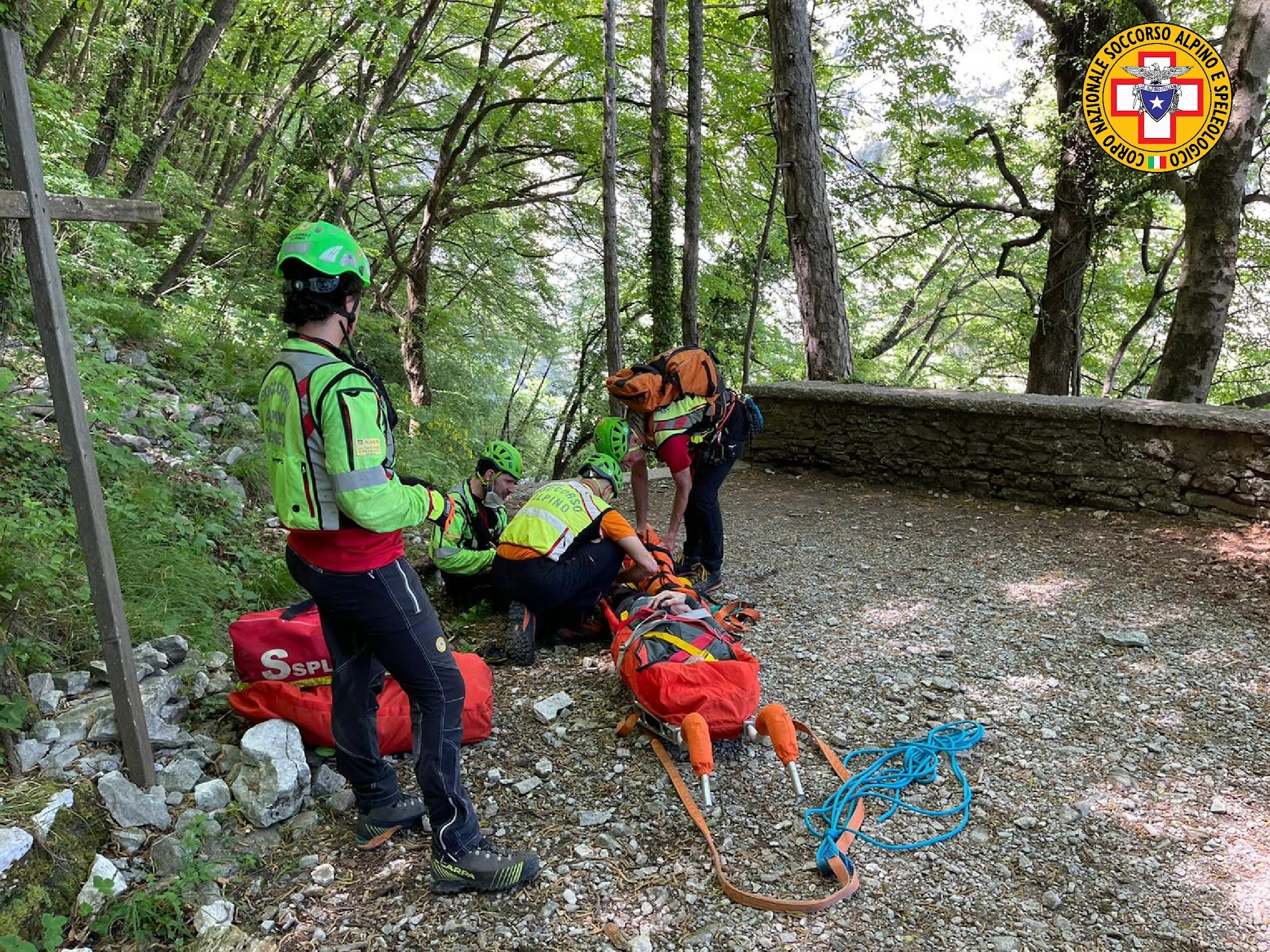 Scivola sul sentiero del Pellegrino, 67enne soccorsa e trasportata in ...