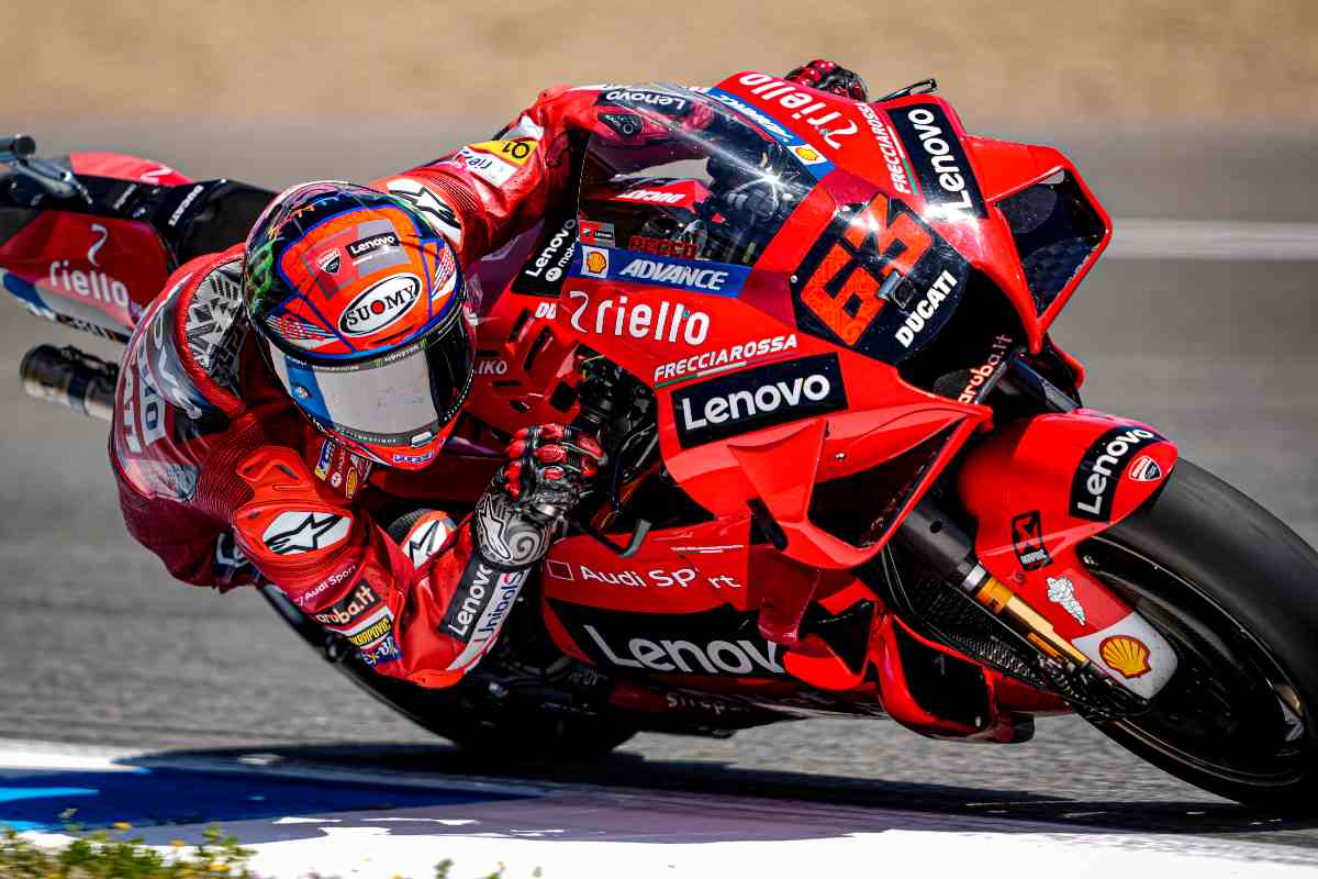 MotoGP: Pecco Bagnaia sul tetto del mondo 13 anni dopo Valentino Rossi ...
