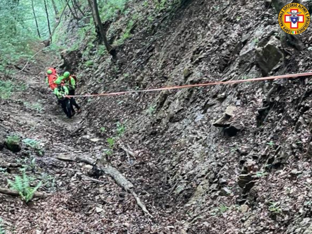 Scivola per oltre cento metri nel canalone, grave un escursionista di ...