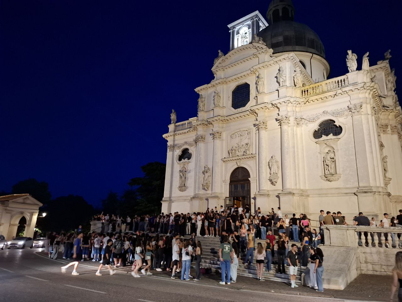 dove vedere notte prima degli esami
