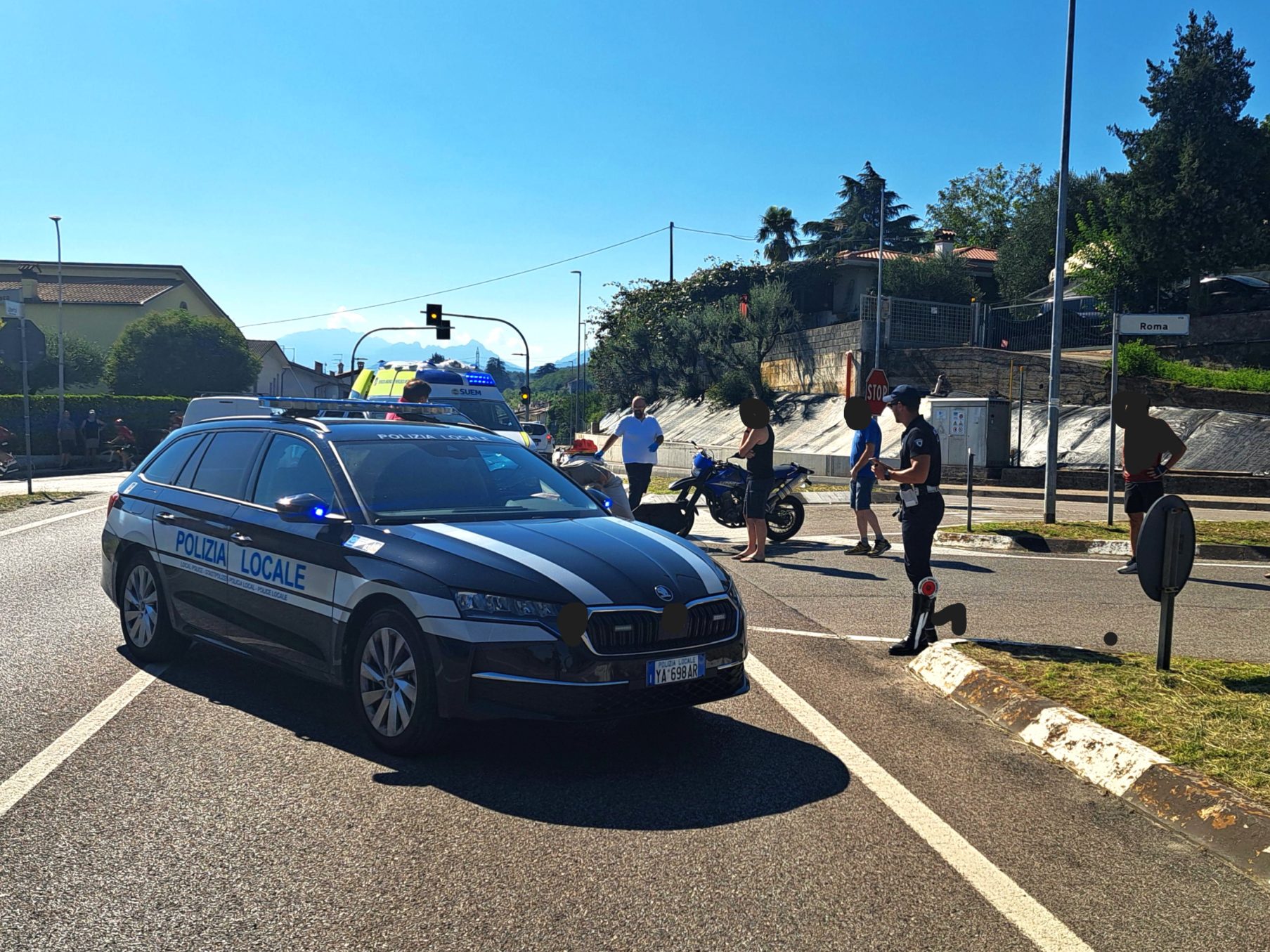 Scontro tra auto e motocicletta all'incrocio, un 48enne soccorso e ...