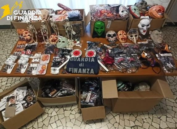 31102025_083623_Foto materiale sequestrato LOGO