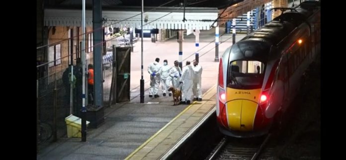 coltello treno inghilterra