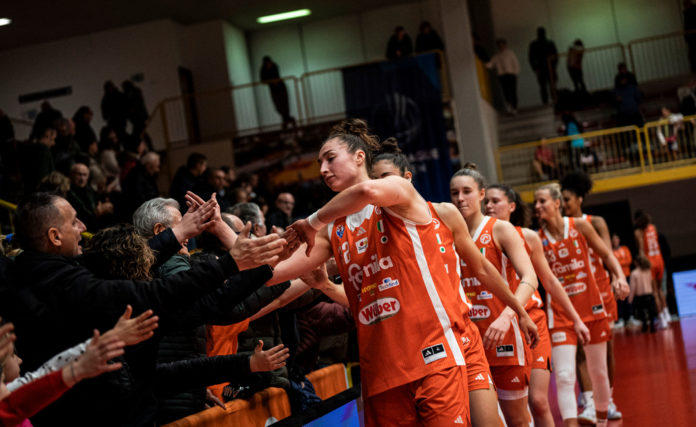 Famila-Wuber-Schio-tifosi