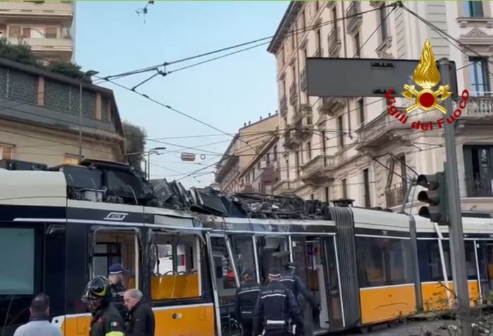 tram deragliato milano