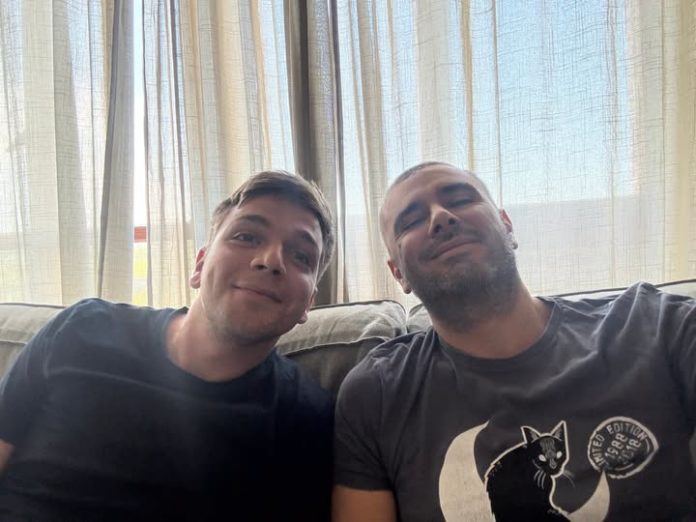 alessandro di battista a casa